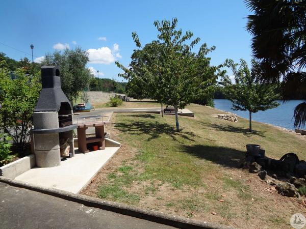 Petite maison sur un terrain en bord de Dordogne