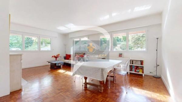 Vente                                                      Appartement
                        
                     5 pièces                      118 m2                     à Marly-le-Roi