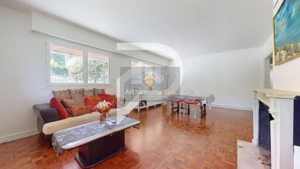 Vente                                                      Appartement
                        
                     5 pièces                      118 m2                     à Marly-le-Roi