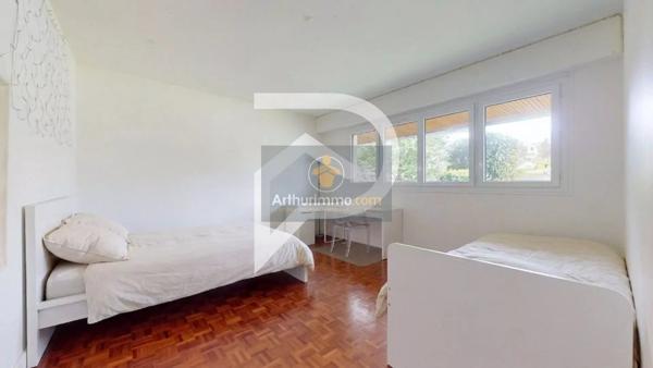 Vente                                                      Appartement
                        
                     5 pièces                      118 m2                     à Marly-le-Roi