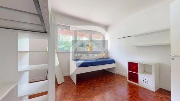 Vente                                                      Appartement
                        
                     5 pièces                      118 m2                     à Marly-le-Roi