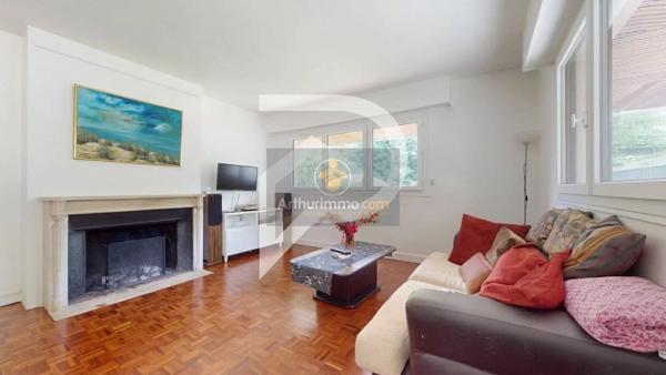 Vente                                                      Appartement
                        
                     5 pièces                      118 m2                     à Marly-le-Roi