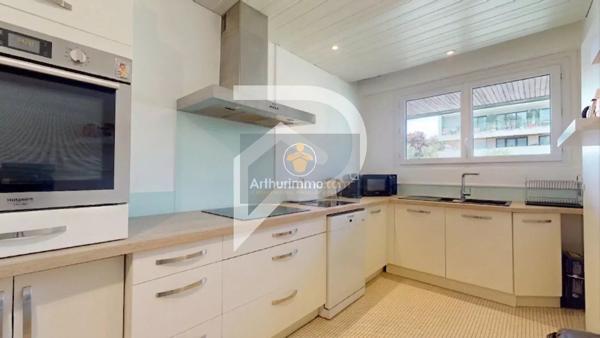 Vente                                                      Appartement
                        
                     5 pièces                      118 m2                     à Marly-le-Roi