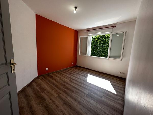 LES SORINIERES : Maison contemporaine au calme avec 3 chambres et garage