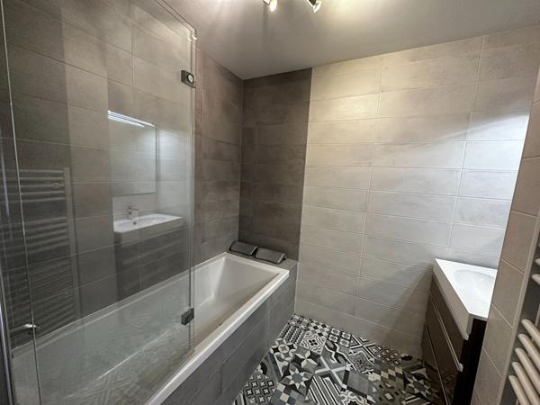 LES SORINIERES : Maison contemporaine au calme avec 3 chambres et garage