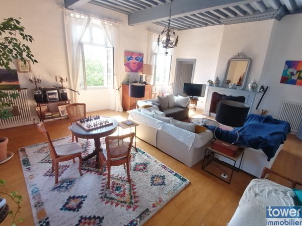 Propriete
                                                                                                                                                                                                                                                                                                                        10 pièce(s)                                                                                                                                                                                                          4 chambre(s)                                                                                                                                                                                                          378  m²