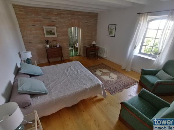 Propriete
                                                                                                                                                                                                                                                                                                                        10 pièce(s)                                                                                                                                                                                                          4 chambre(s)                                                                                                                                                                                                          378  m²