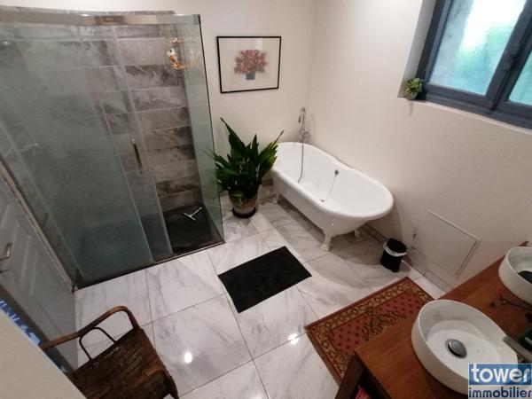 Propriete
                                                                                                                                                                                                                                                                                                                        10 pièce(s)                                                                                                                                                                                                          4 chambre(s)                                                                                                                                                                                                          378  m²