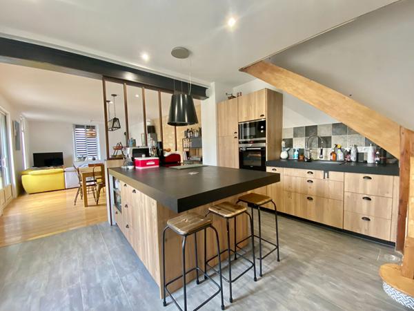 Belle maison familiale en pierres, coeur de Doué-la-Fontaine