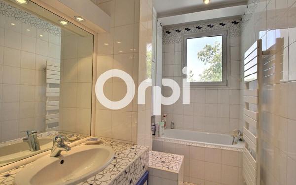 Appartement à vendre    3 pièces • 77 m2 Marseille 10