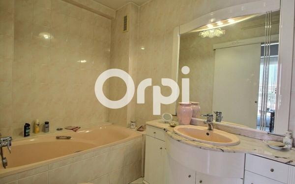 Appartement à vendre    3 pièces • 77 m2 Marseille 10