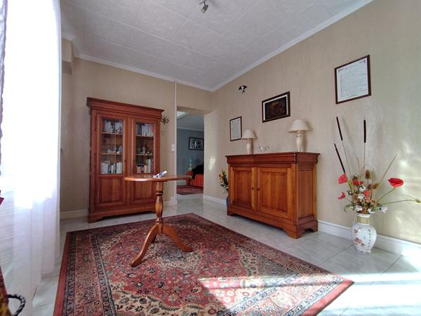 Maison plain pied proche commerces, Fil Bleu, gare TGV, écoles, crèche