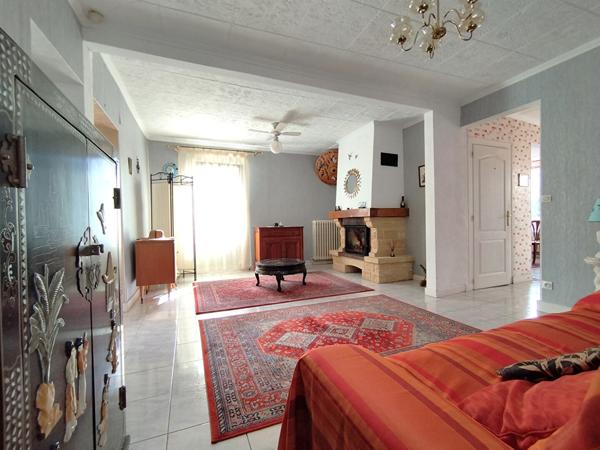 Maison plain pied proche commerces, Fil Bleu, gare TGV, écoles, crèche