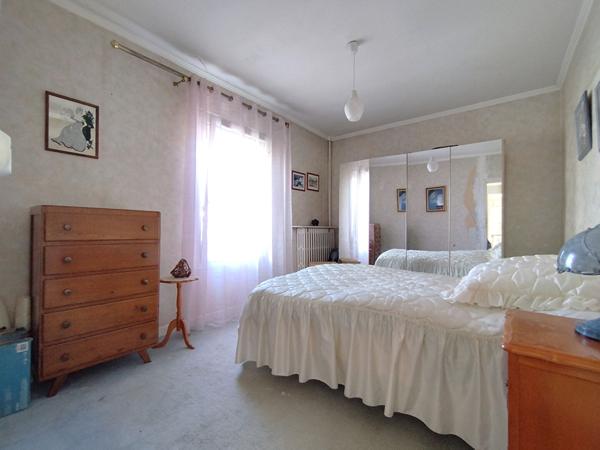 Maison plain pied proche commerces, Fil Bleu, gare TGV, écoles, crèche