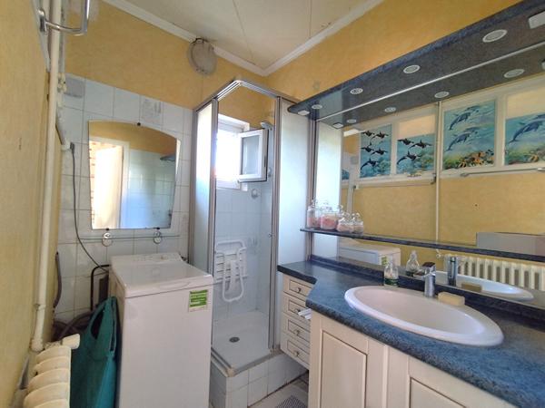 Maison plain pied proche commerces, Fil Bleu, gare TGV, écoles, crèche