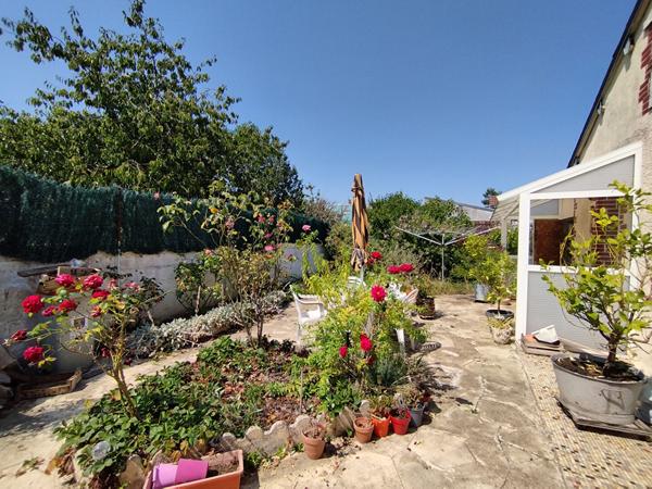 Maison plain pied proche commerces, Fil Bleu, gare TGV, écoles, crèche