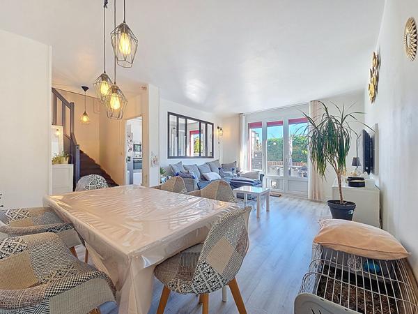 Castanet-Tolosan - Proche commodités - T4 Duplex à vendre en Dernier Étage - Terrasse 44 m² Plein Sud + Garage + cellier + parking