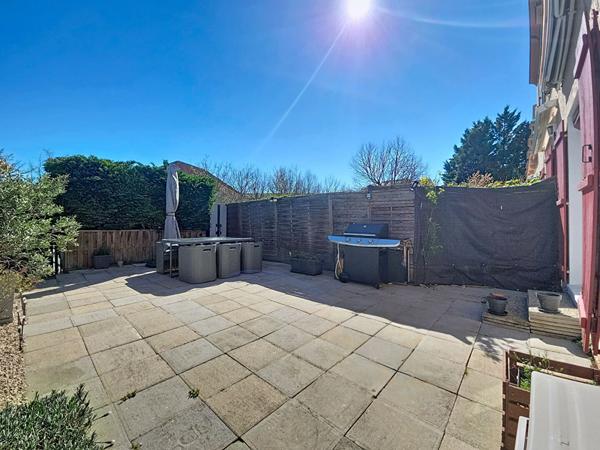 Castanet-Tolosan - Proche commodités - T4 Duplex à vendre en Dernier Étage - Terrasse 44 m² Plein Sud + Garage + cellier + parking