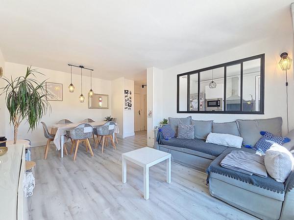 Castanet-Tolosan - Proche commodités - T4 Duplex à vendre en Dernier Étage - Terrasse 44 m² Plein Sud + Garage + cellier + parking