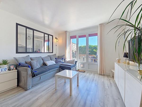 Castanet-Tolosan - Proche commodités - T4 Duplex à vendre en Dernier Étage - Terrasse 44 m² Plein Sud + Garage + cellier + parking