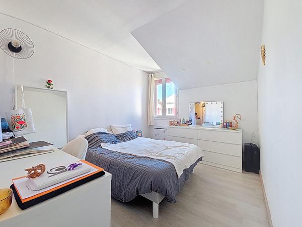 Castanet-Tolosan - Proche commodités - T4 Duplex à vendre en Dernier Étage - Terrasse 44 m² Plein Sud + Garage + cellier + parking