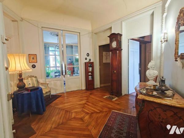 APPARTEMENT A VENDRE A REIMS - Hyper Centre - A proximité de la Cathédrale 