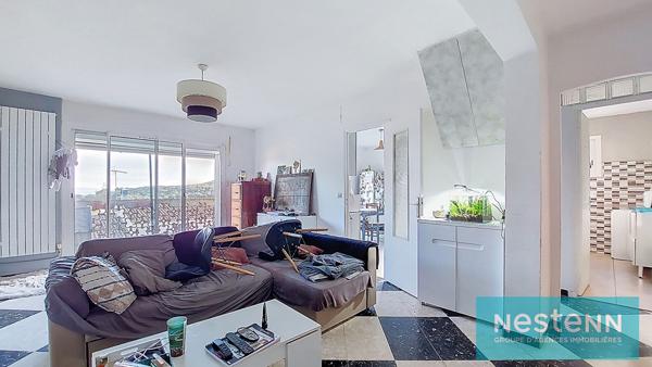 Spécial investisseur : St-Mitre les Remparts, Immeuble loué (8 lots)