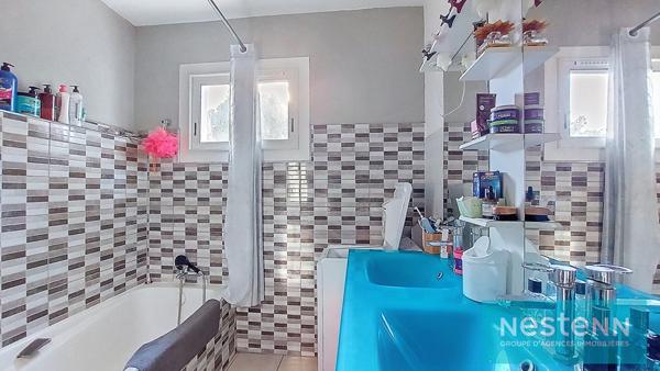 Spécial investisseur : St-Mitre les Remparts, Immeuble loué (8 lots)