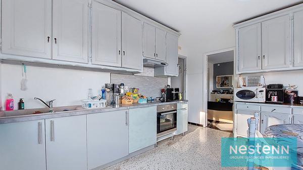 Spécial investisseur : St-Mitre les Remparts, Immeuble loué (8 lots)