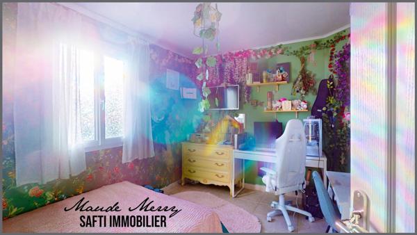 Villa parfaitement entretenue - 3 chambres dont une suite parentale de plain-pied - piscine - terrasse couverte - garage et abri voiture - terrain de 1650 m2 - au calme et sans vis-à-vis