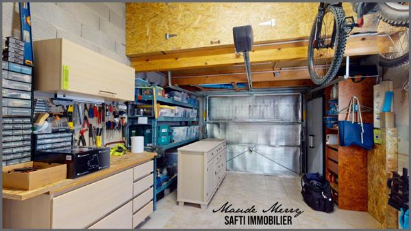 Villa parfaitement entretenue - 3 chambres dont une suite parentale de plain-pied - piscine - terrasse couverte - garage et abri voiture - terrain de 1650 m2 - au calme et sans vis-à-vis