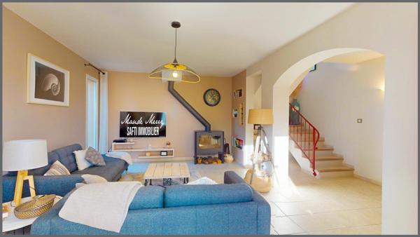 Villa parfaitement entretenue - 3 chambres dont une suite parentale de plain-pied - piscine - terrasse couverte - garage et abri voiture - terrain de 1650 m2 - au calme et sans vis-à-vis