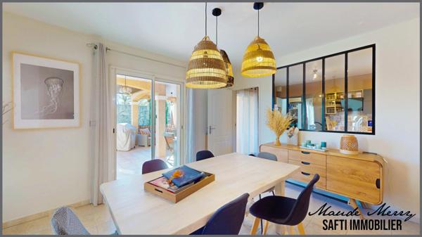 Villa parfaitement entretenue - 3 chambres dont une suite parentale de plain-pied - piscine - terrasse couverte - garage et abri voiture - terrain de 1650 m2 - au calme et sans vis-à-vis