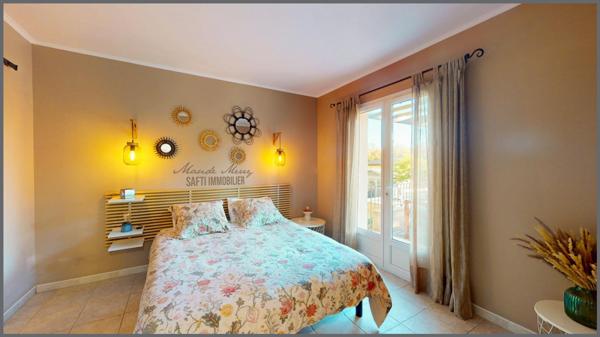 Villa parfaitement entretenue - 3 chambres dont une suite parentale de plain-pied - piscine - terrasse couverte - garage et abri voiture - terrain de 1650 m2 - au calme et sans vis-à-vis