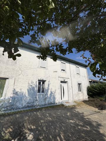 Maison de caractère avec dépendances et jardin
