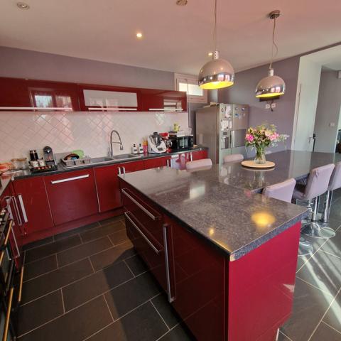 Villefranche-sur-Saône (69400) Maison quartier pavillonnaire dans un cadre verdoyant et paisible