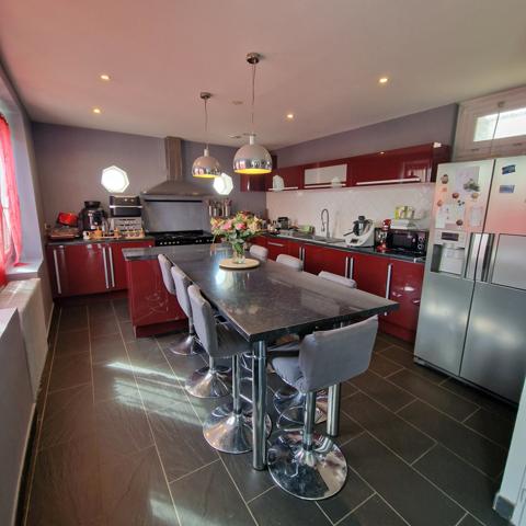 Villefranche-sur-Saône (69400) Maison quartier pavillonnaire dans un cadre verdoyant et paisible