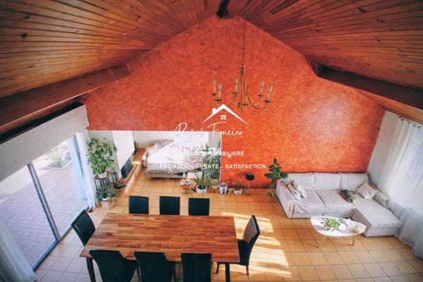 Secteur TARGE ! Vue sur le jardin avec sa piscine et sa terrasse