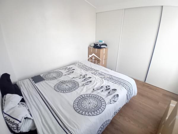 Secteur TARGE ! Vue sur le jardin avec sa piscine et sa terrasse