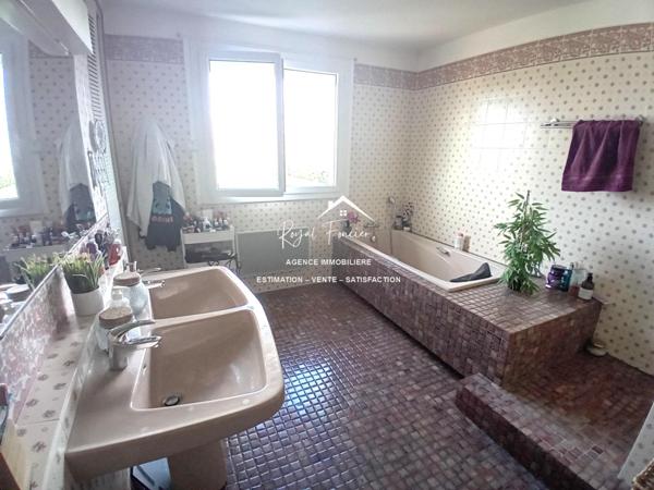 Secteur TARGE ! Vue sur le jardin avec sa piscine et sa terrasse