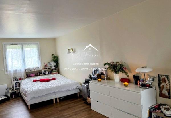 Secteur TARGE ! Vue sur le jardin avec sa piscine et sa terrasse