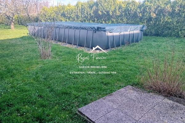 Secteur TARGE ! Vue sur le jardin avec sa piscine et sa terrasse