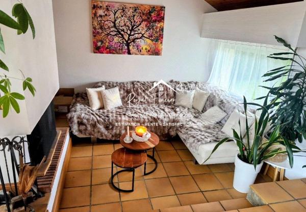 Secteur TARGE ! Vue sur le jardin avec sa piscine et sa terrasse