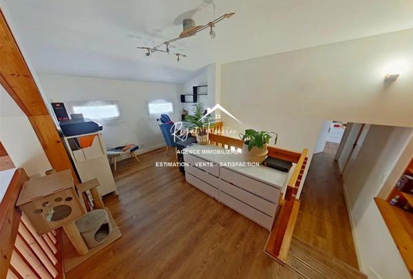 Secteur TARGE ! Vue sur le jardin avec sa piscine et sa terrasse