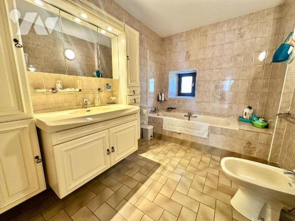 EXCLUSIVITE TRENTE CINQ NOTAIRES !! Au c?ur d'un hameau en sortie de Bruz, venez découvrir ce b...