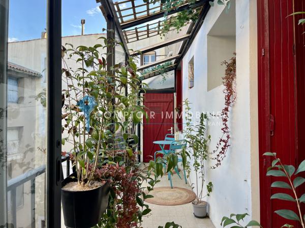 Appartement
                                                                                                                                                                                                                                                                                                                        4 pièce(s)                                                                                                                                                                                                          2 chambre(s)                                                                                                                                                                                                          102.89  m²