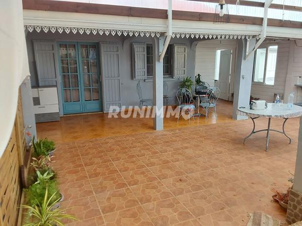 Maison Saint Joseph 10 pièce(s) 332 m2