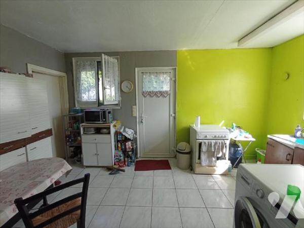 Centre-ville de Condé sur Noireau , à rénover une maison d'habitation de plain pieds d'environ ...