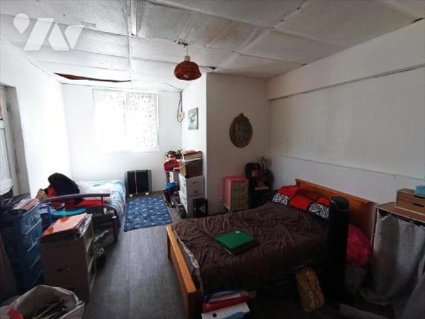 Centre-ville de Condé sur Noireau , à rénover une maison d'habitation de plain pieds d'environ ...