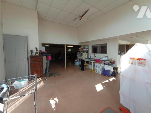 Centre-ville de Condé sur Noireau , à rénover une maison d'habitation de plain pieds d'environ ...